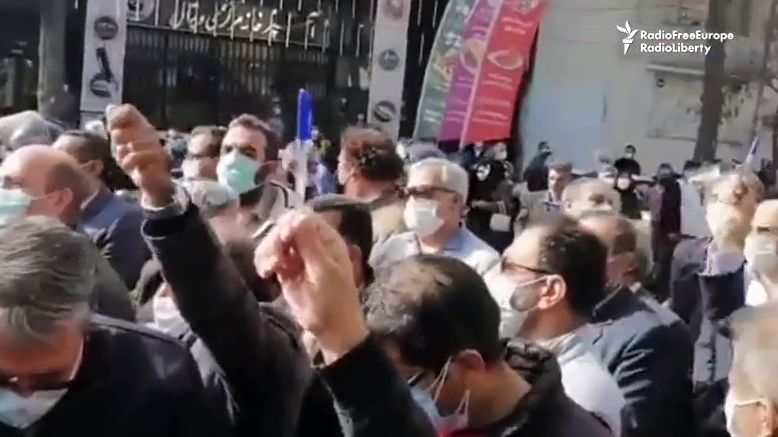 Video: Učitelé v Íránu se bouří, parlament je obelhal